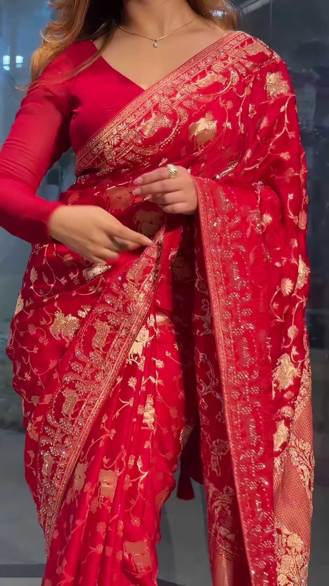 Red Bandhani Silk Woven Saree With Unstitched Blouse Piece